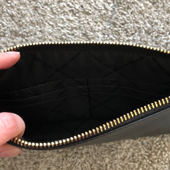 *SOLD* Black Michael Kors Wristlet - Picture 5 of 5